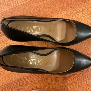 Black Leather Calvin Klein pump 7.5M